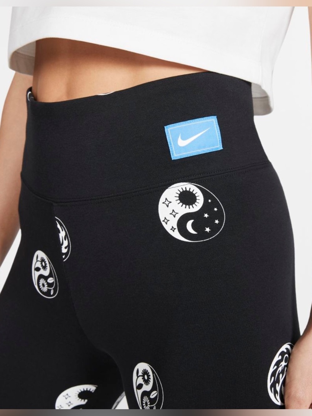 Rare NWOT Nike Yin Yang Graphic Athletic Leggings - Size Medium